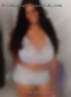 Average , Mature from Neodesha , Curvy Plus.